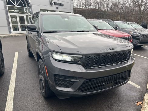 Used 2023 Jeep Grand Cherokee Altitude image 1
