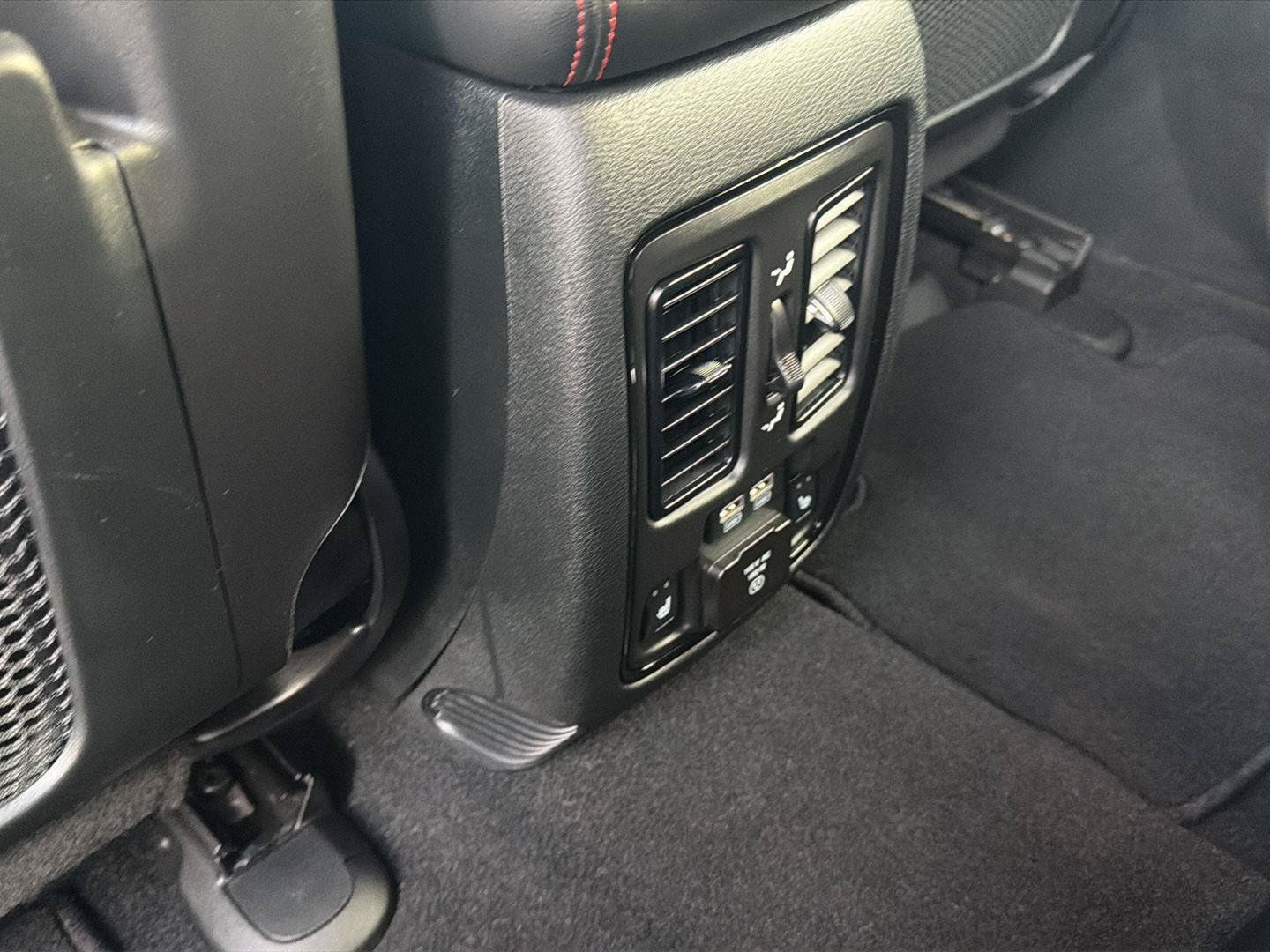 Used 2025 Dodge Durango GT AWD/4WD image 13