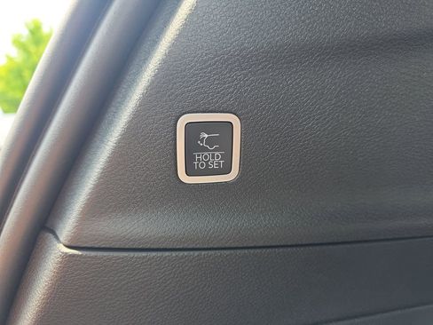 New 2027 Chrysler Pacifica Limited AWD/4WD image 15