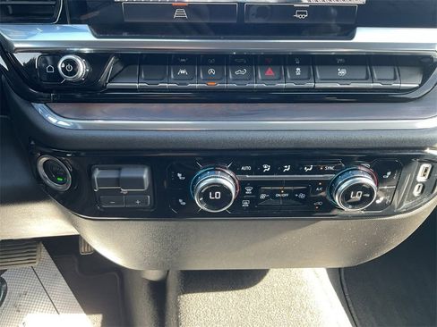 Used 2025 GMC Sierra 1500 SLT image 12