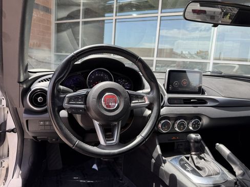 Used 2018 FIAT 124 Spider Classica w/ Technology Group RWD image 16