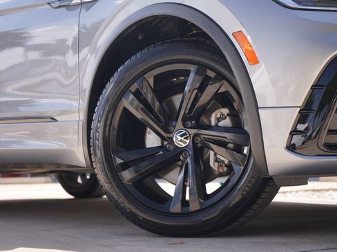 Certified 2024 Volkswagen Tiguan SE R-Line FWD image 3