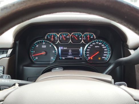 Used 2018 Chevrolet Suburban LT image 24