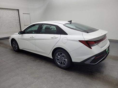 Used 2024 Hyundai Elantra SEL image 3