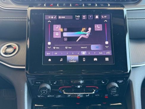 New 2026 Jeep Grand Cherokee Laredo AWD/4WD image 18