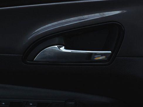 Used 2020 Buick Encore Essence image 17