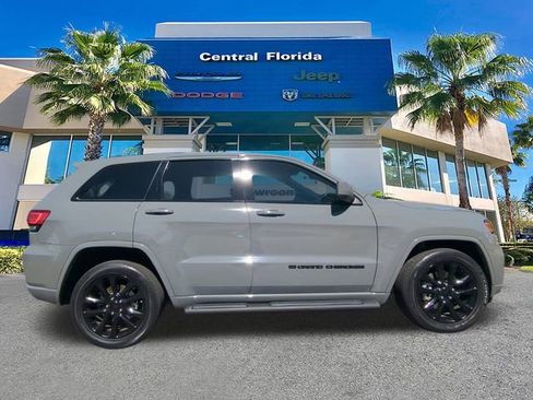 Used 2022 Jeep Grand Cherokee Laredo X image 4