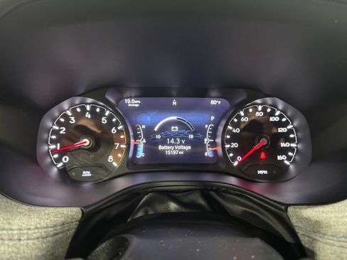 Used 2025 Jeep Compass Latitude w/ Sun & Sound Group AWD/4WD image 9