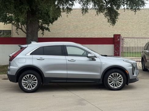 Used 2024 Cadillac XT4 Premium Luxury FWD image 3