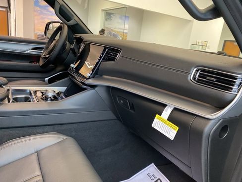 New 2026 Jeep Grand Wagoneer Limited w/ Premium Group II AWD/4WD image 9