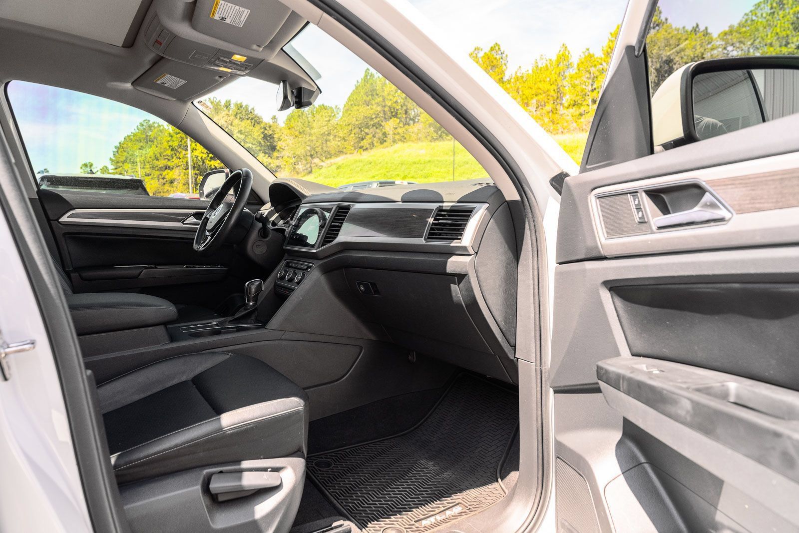 Used 2019 Volkswagen Atlas SE w/ Panoramic Sunroof Package FWD image 11