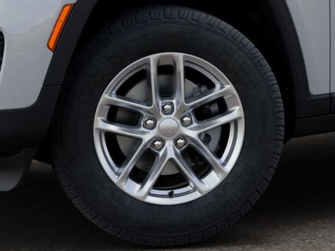 New 2025 Jeep Grand Cherokee Laredo X image 8