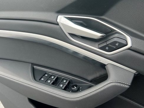 Used 2021 Audi e-tron Premium w/ Convenience Plus Package image 38