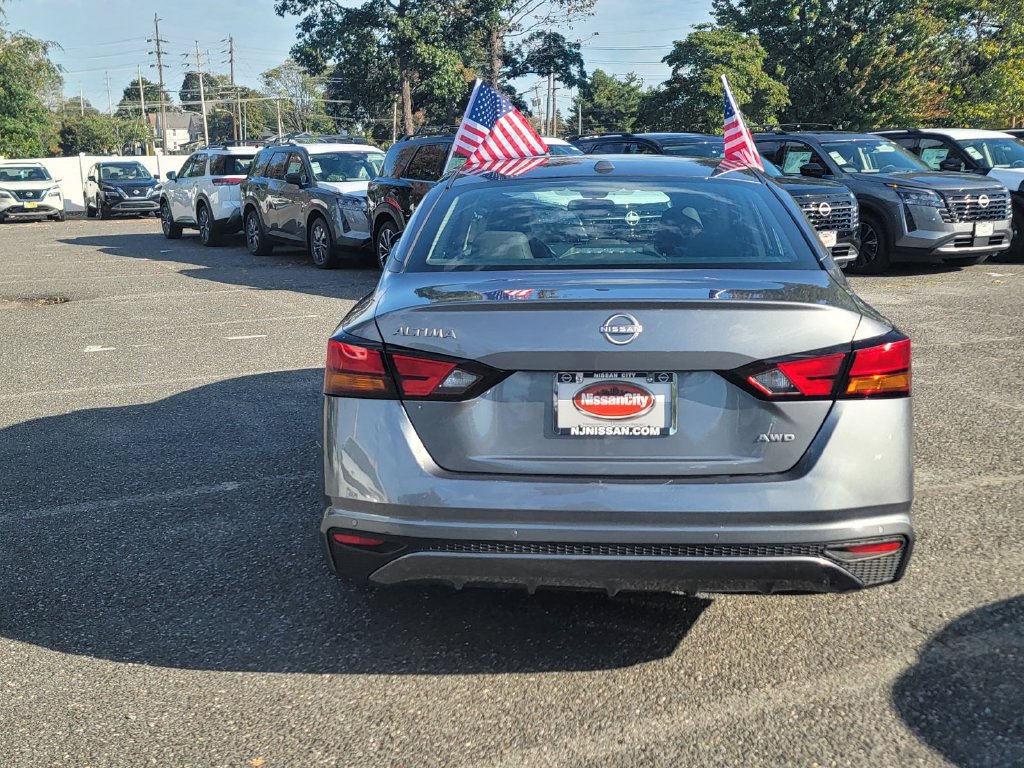 Used 2025 Nissan Altima 2.5 SV AWD/4WD image 8
