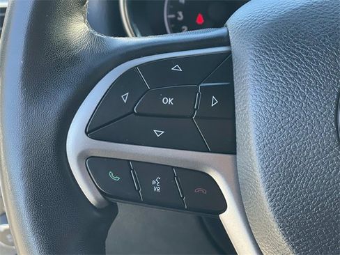 Used 2022 Jeep Grand Cherokee Laredo X image 9