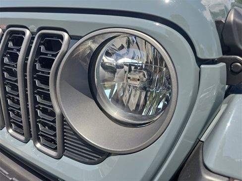 New 2025 Jeep Gladiator Sport image 30