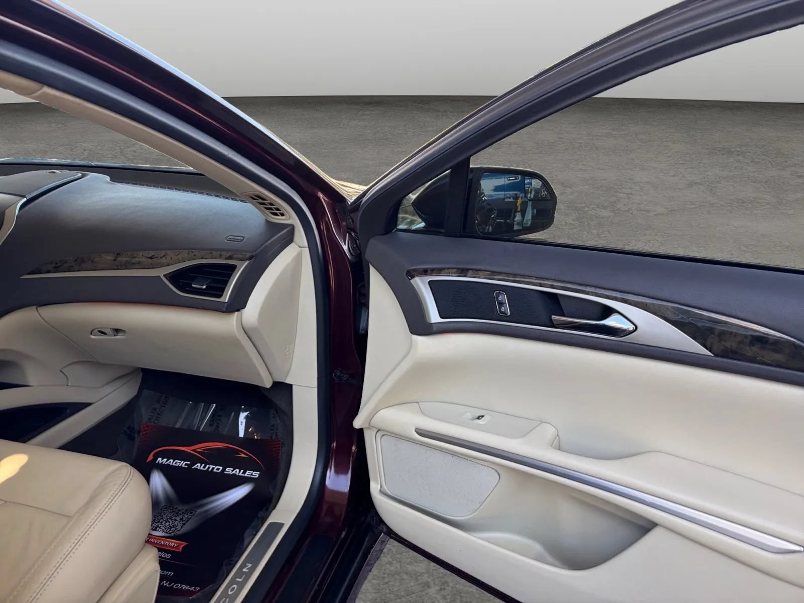 Used 2013 Lincoln MKZ FWD image 17