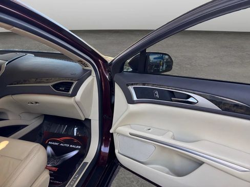Used 2013 Lincoln MKZ FWD image 17