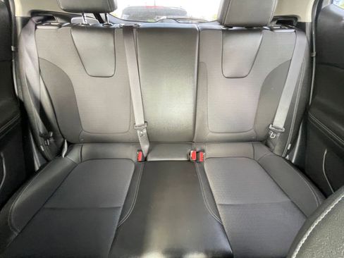 Used 2025 Buick Encore GX Preferred image 38