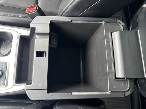 Used 2024 Ford Explorer XLT w/ Equipment Group 202A image 27