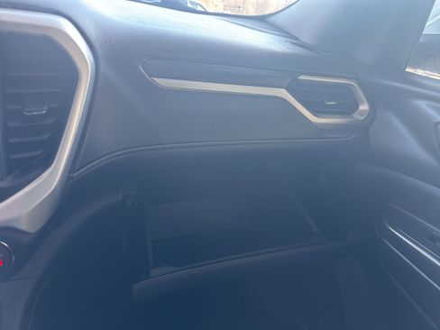 Used 2017 GMC Acadia SLT image 34