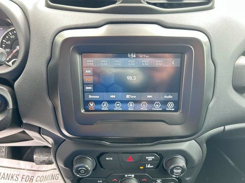 Used 2021 Jeep Renegade Latitude AWD/4WD image 17