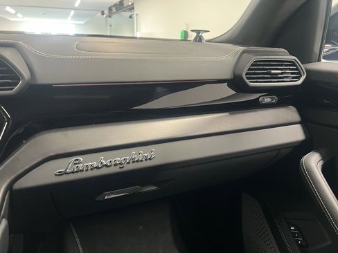 Used 2023 Lamborghini Urus S AWD/4WD image 28