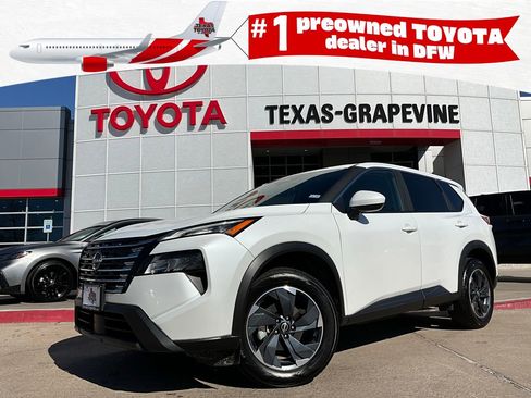 Used 2025 Nissan Rogue SV image 1