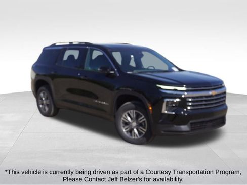 New 2025 Chevrolet Traverse LT image 1