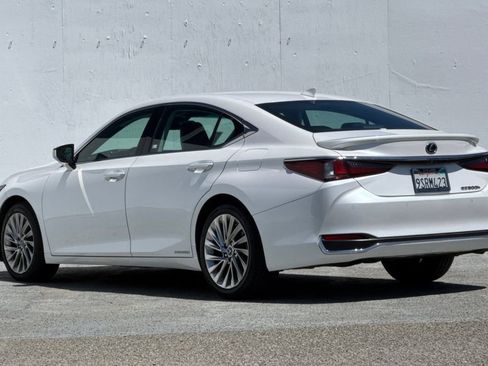 Used 2021 Lexus ES 300h w/ Accessory Package 2 FWD image 5