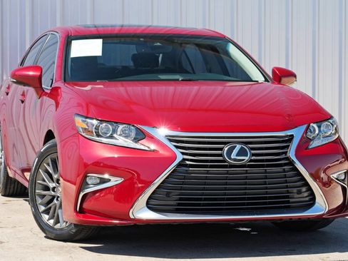 Used 2018 Lexus ES 350 w/ Premier Package image 2