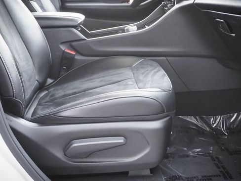 Used 2023 Jeep Grand Cherokee Altitude image 23