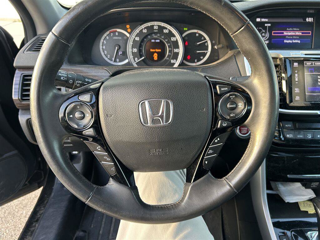 Used 2017 Honda Accord Touring image 8