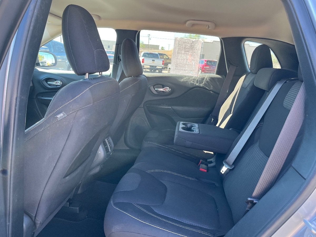 Used 2017 Jeep Cherokee Latitude FWD image 13