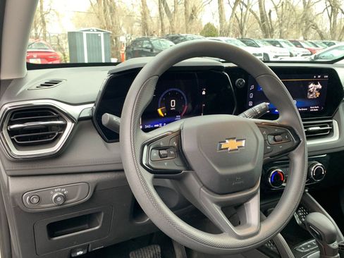Used 2025 Chevrolet TrailBlazer LT w/ Driver Confidence Package image 32