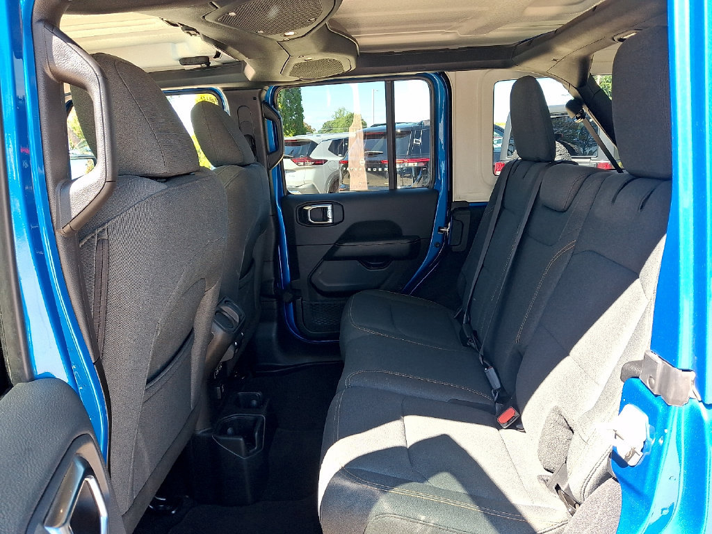 Used 2025 Jeep Wrangler Unlimited Sahara AWD/4WD image 10