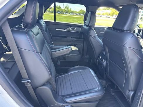 Used 2025 Ford Explorer ST-Line AWD/4WD image 24