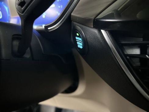 Used 2020 Ford Escape Titanium AWD/4WD image 17