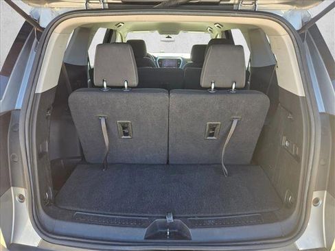 Used 2023 GMC Acadia SLE image 4