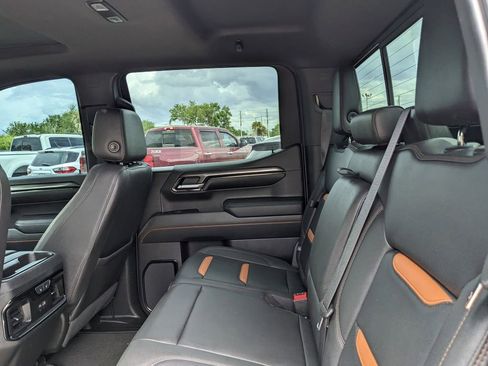 Used 2022 GMC Sierra 1500 AT4 w/ AT4 Premium Package AWD/4WD image 16