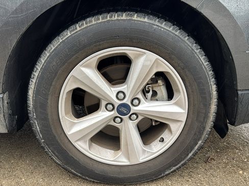 Used 2019 Ford Edge SE FWD image 32