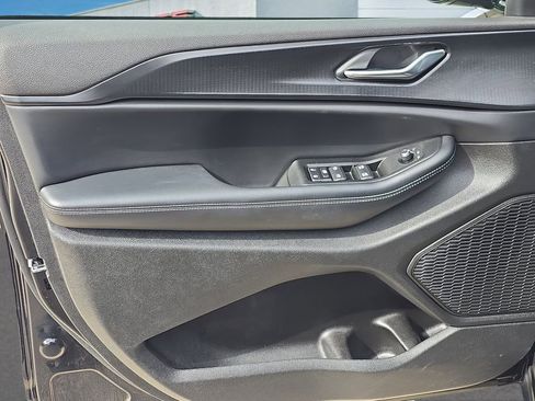 Used 2025 Jeep Grand Cherokee L Altitude image 12