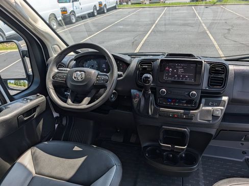 Used 2025 RAM ProMaster 3500 w/ Convenience Group FWD image 3