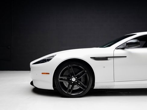 Used 2016 Aston Martin DB9 GT image 18