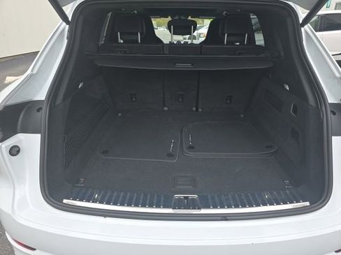 Used 2023 Porsche Cayenne Turbo AWD/4WD image 9