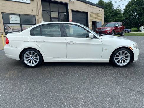 Used 2011 BMW 328i xDrive Sedan w/ Premium Pkg 2 AWD/4WD image 2