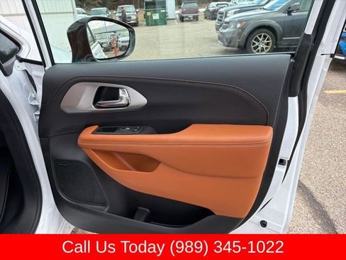 New 2026 Chrysler Pacifica Pinnacle w/ Trailer Tow Group AWD/4WD image 42
