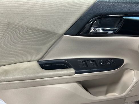Used 2017 Honda Accord LX image 10