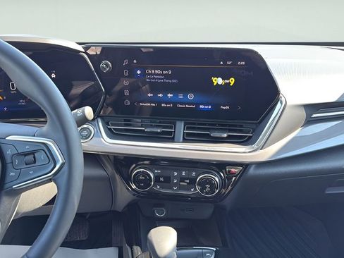 Used 2025 Chevrolet Trax ACTIV w/ Sunroof Package FWD image 31
