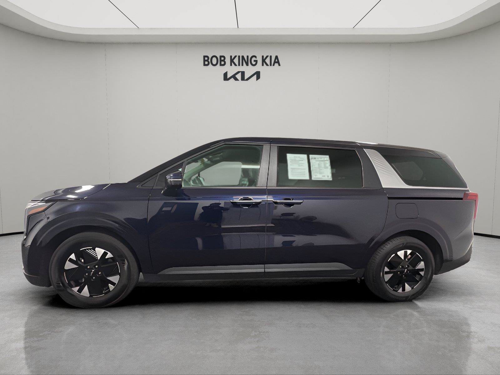 Used 2026 Kia Carnival LXS FWD image 2
